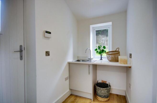 4 bed Detached for sale Image 9