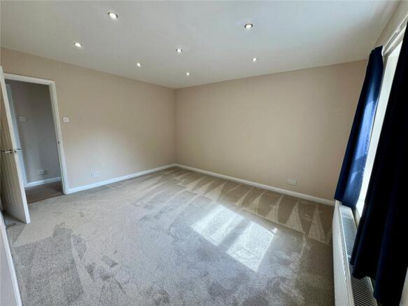 2 bed End of Terrace to rent Image 8