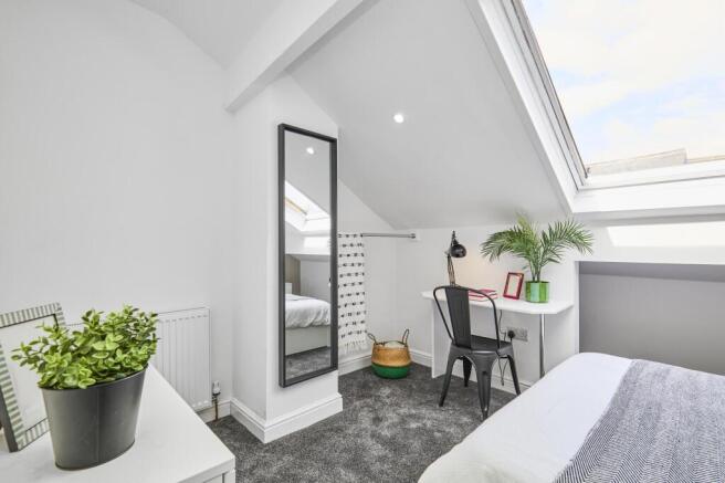 6 bed House to rent Image 9