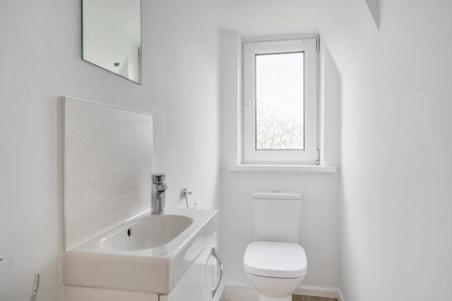 4 bed Detached to rent Image 7