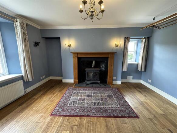 LIVING ROOM 1 USE.JPG
