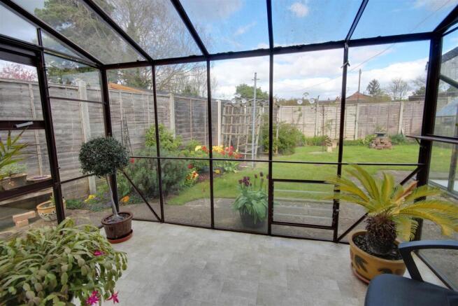 2 bed Detached Bungalow for sale Image 9