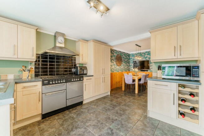 3 bed Semi-Detached for sale Image 7