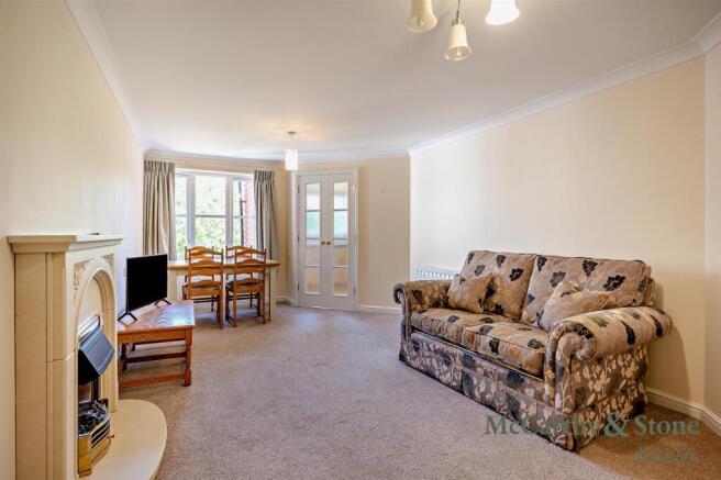 8701323-interior18-800.jpg