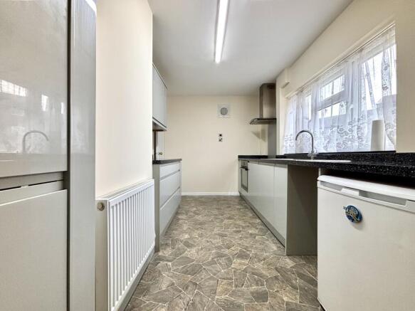 3 bed Semi-Detached for sale Image 6