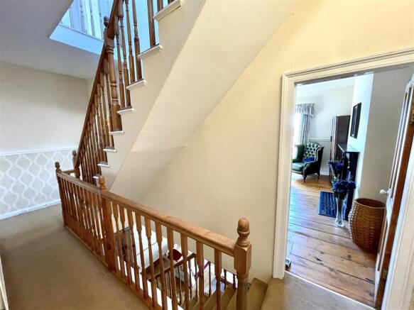 FIRST FLOOR STAIRS & LANDING