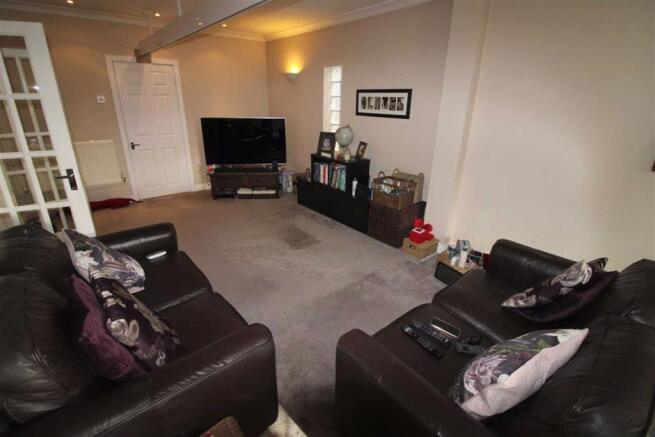 LOUNGE/DINING ROOM