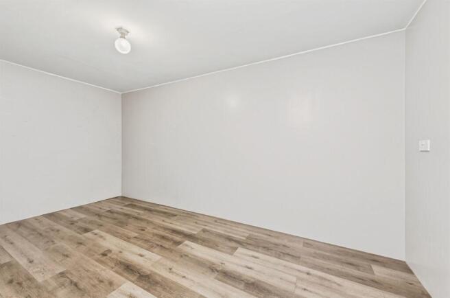 3 bed Semi-Detached for sale Image 9