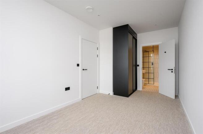 2 bed Apartment for sale Image 12