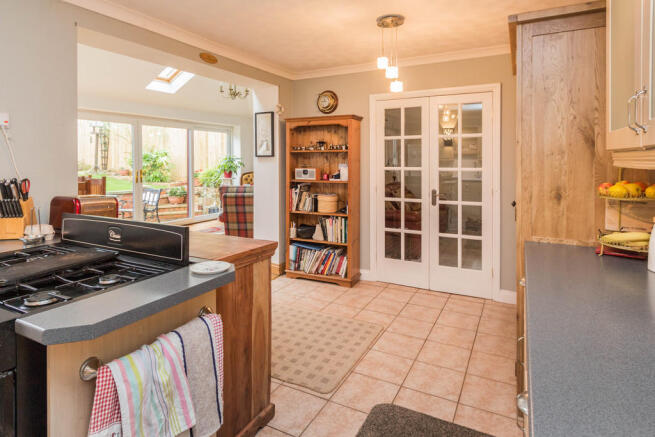 Kitchen/Breakfast...