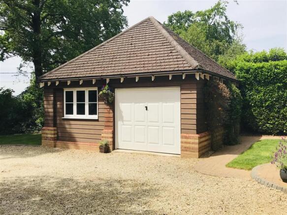 Garage 1.JPG