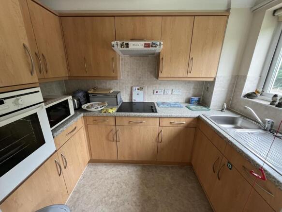 Flat 21, Mead Court, 281 Station Road, Addlestone, Surrey, KT15 photo 5