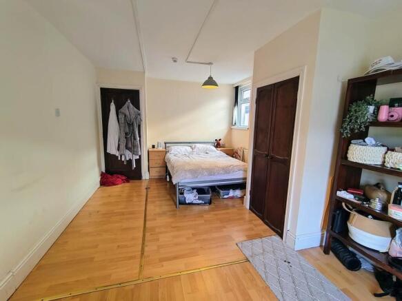 Bedroom 1 (2)