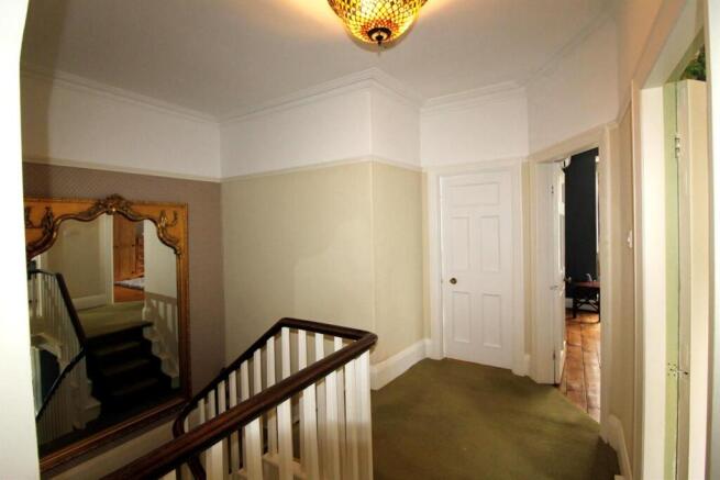 4 bed Semi-Detached for sale Image 10
