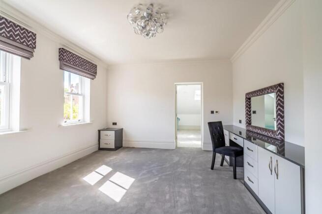 6 bed Detached to rent Image 12