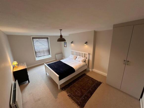 2 bed Apartment for sale Image 6