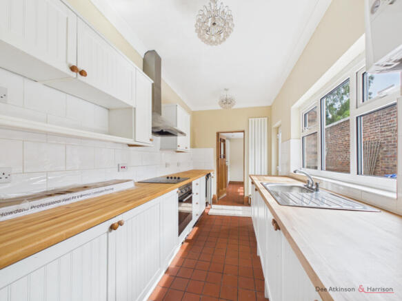 3 bed Terraced to rent Image 6