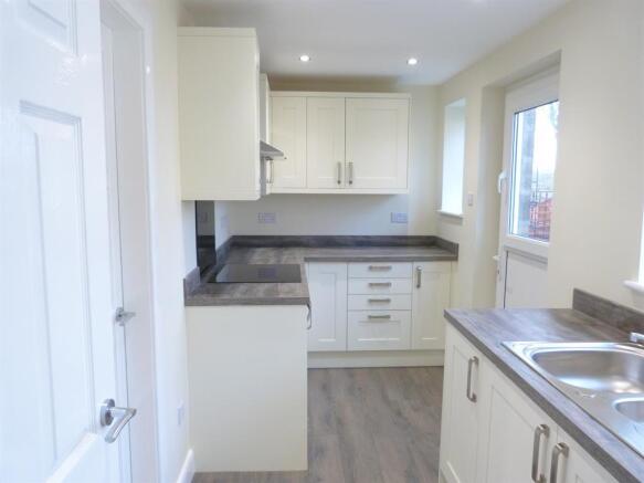 FITTED KITCHEN