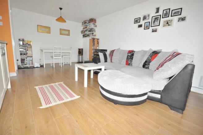 SITTING / DINING ROOM