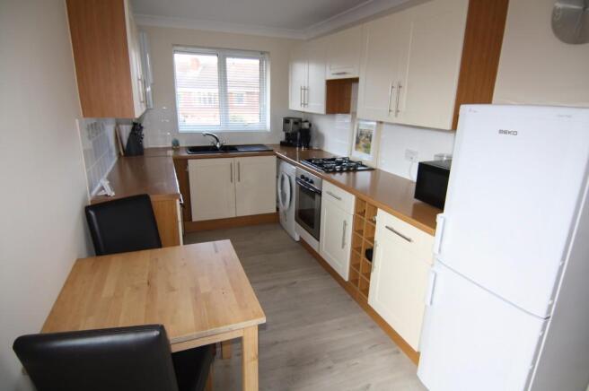 2 bed Semi-Detached Bungalow to rent Image 7