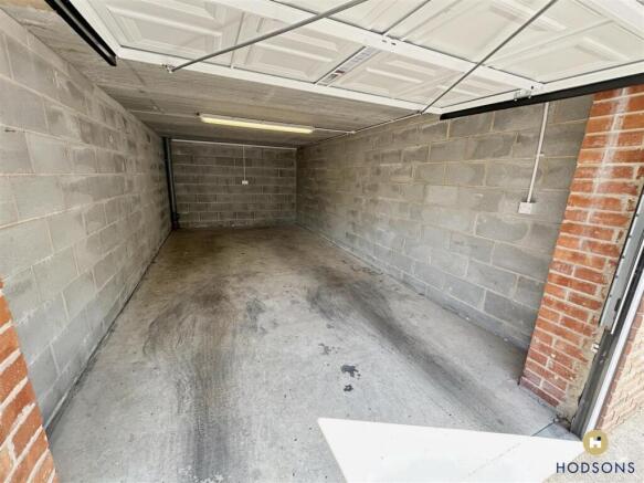 2 bed Apartment to rent Image 12