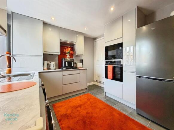 2 bed Terraced for sale Image 3