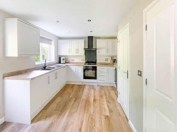 4 bed Detached for sale Image 8