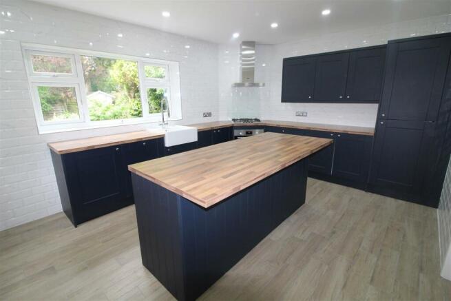 Kitchen 1.jpg