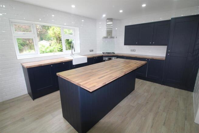 Kitchen 1.jpg
