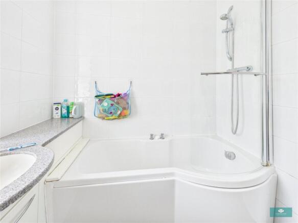 3 bed Terraced for sale Image 12