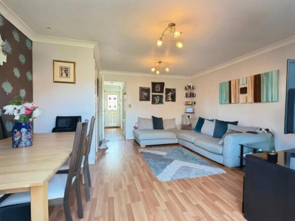 Nightingale Crescent,Harold Wood,RM3 0GD photo 4