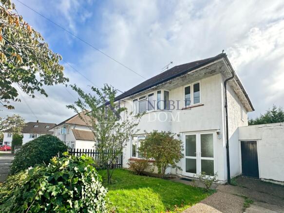 THREE BEDROOM SEMI-DETACHED HOUSE IN SUNBURY