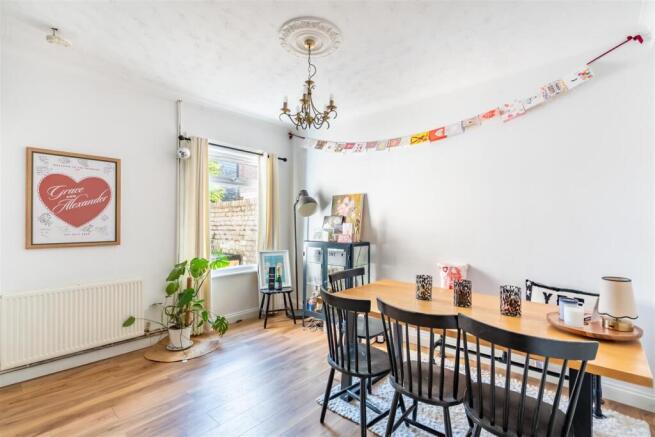 3 bed Town House for sale Image 7
