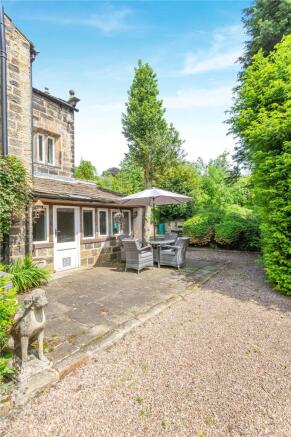 6 bed House for sale Image 11
