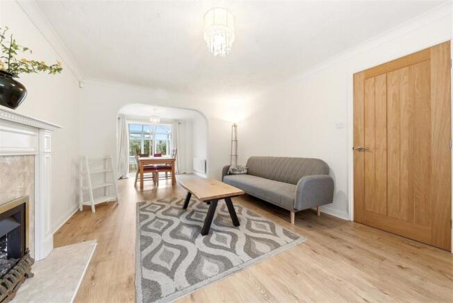 4 bed Detached for sale Image 3