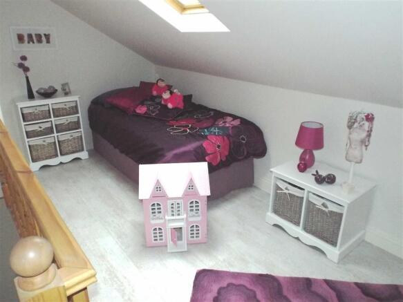 LANDING/BEDROOM: