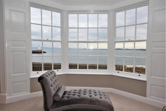 Lounge bay
