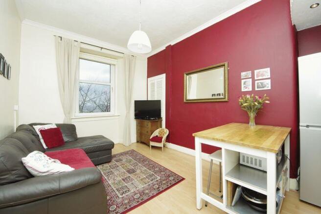 Living Room / Ki...