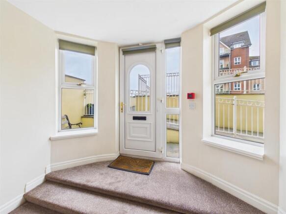 2 bed Flat for sale Image 4