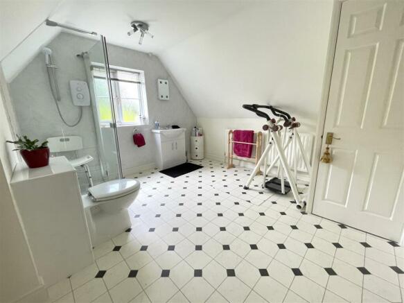 SHOWER ROOM