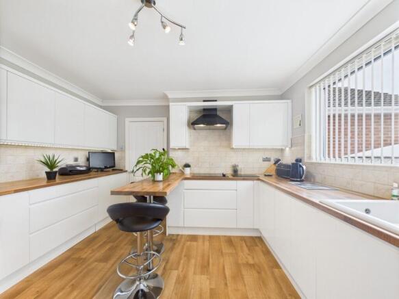 Kitchen/Dining Area