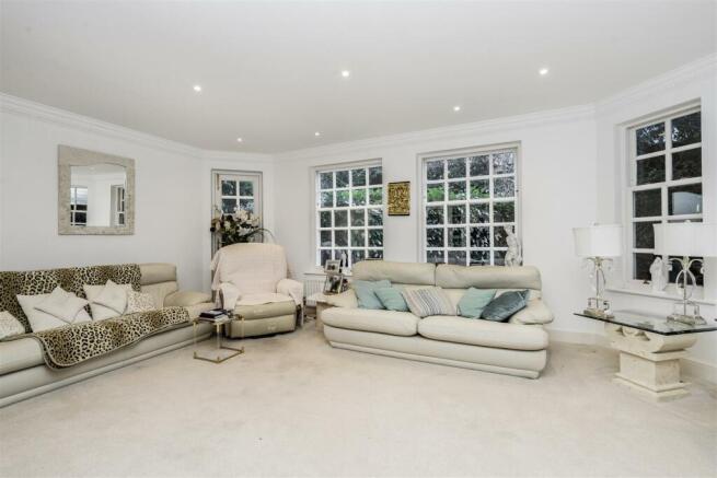 Davidson Frost-Wellings, DFW, Wellington House, Ay