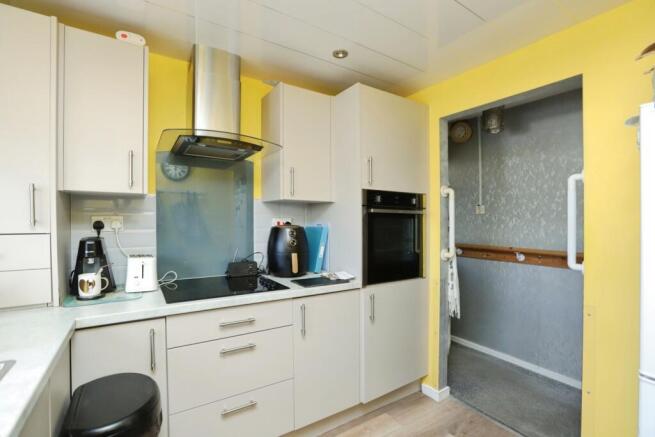 2 bed Bungalow for sale Image 5