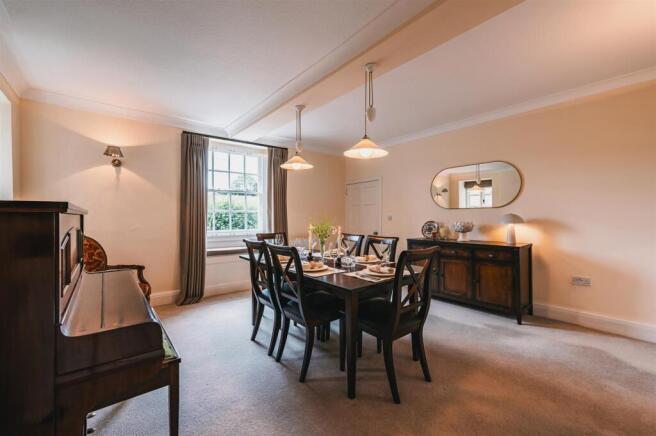 5 bed Detached for sale Image 6