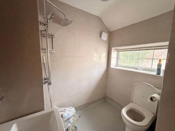 3 bed Semi-Detached to rent Image 8