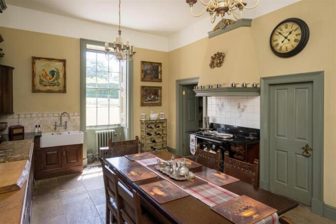 9 bed House for sale Image 9