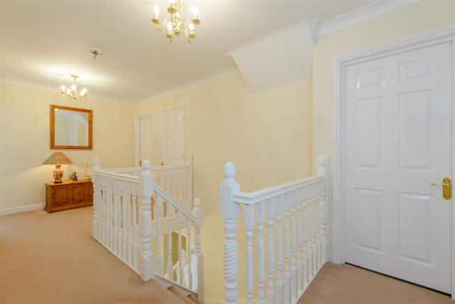 8384812-interior15.jpg