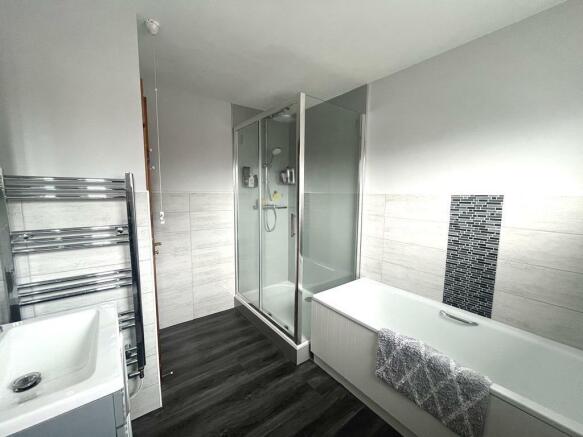 Bathroom (1).JPG