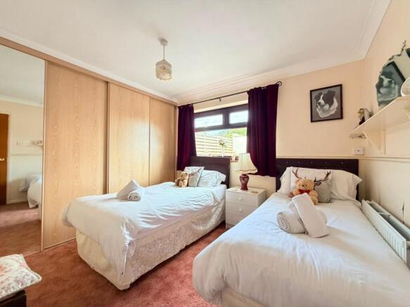 4 bed Detached for sale Image 9