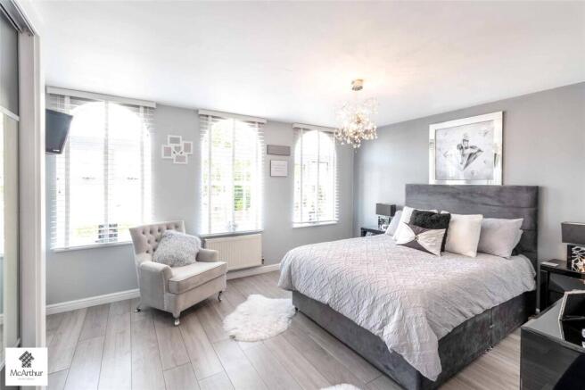 5 bed Detached for sale Image 11